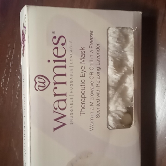 NWT Snuggable Therapeutic Eye Mask Scented With Lavender in Color Cream - Picture 5 of 8